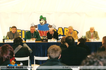 Richtfest und Pressekonferenz